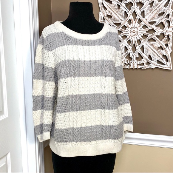 ⭐️ Lands End Gray and White Striped Cable Knit Sweater Size LARGE - Picture 2 of 12